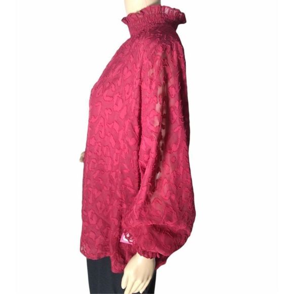 VINCE CAMUTO ANIMAL PRINT SMOCKED NECK TOP RED XL - Picture 6 of 7